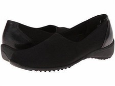 Munro Women's Traveler Stretch Fabric Slip On Black picture