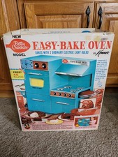 Vintage 1969 Easy Bake Oven Kenner Betty Crocker Model 1500 Green  picture