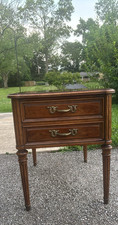 Henredon 2-Drawer Wood Side/End Table Brown w/ Brass-Tone Pulls and Fluted Legs picture