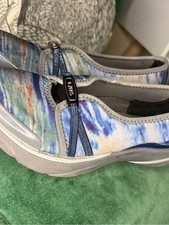 BZees women’s slip on shoes 7.5 picture