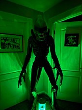 Spirit Halloween Alien Xenomorph 6'8