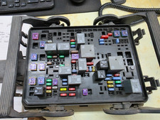 2014-2017 Chevy Silverado 1500 Engine Fuse Box Assembly OEM Tested With Warranty picture