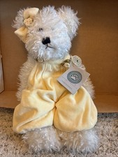 Boyd’s Bears Winnie Wuzzwhite original Plush Bear w/ Bow Label picture