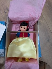 Madame Alexander Classics Snow White 8in Hard Plastic Doll MPN 13800 Boxed picture