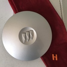 #H (1) 1997-2004  Buick Park Avenue  Center Cap 9592943 9592340 9594283 silver picture