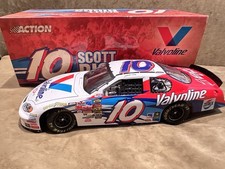 Action NASCAR Scott Riggs #10 Valvoline 2004 Chevy Monte Carlo 1:24 Bank picture