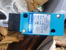 OMRON TYPE 3 VBQ3-1N 3 VB Q3-1N LIMIT SWITCH picture