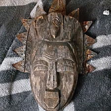  vintage hand-carved African Kpelie (or Kpeliye’e) style mask picture
