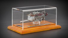 ENGINE W/ SHOWCASE FOR 1960 MASERATI TIPO 61 BIRDCAGE 1/18 DIECAST MODEL CMC 126 picture