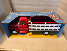 Ertl International Harvester Grain & Livestock Truck Die-Cast w/ Box #6846 picture