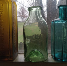 1790s EARLY FREE BLOWN GREEN NEW ENGLAND CYLINDER SNUFF OR UTILITY BOTTLE CRUDE picture