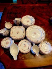 ANTQ RARE PAREEK JOHNSON BROS. ENGLAND “ARUNDALE” 68 PCS FLORAL DINING SET READ picture