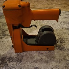 Carton CCC Clincher Air Stapler RC1000-AB0792 Pre-Owned Working Item picture