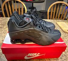 Nike Shox R4 2025 Triple Black Men’s Low Top Lace-Up Sneakers HQ1988-001 picture