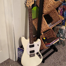 Squier Bullet Mustang Electric Guitar White Right-Handed 6-String Solid 2021 picture