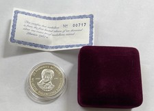 Liberace 1919-1987 1 oz .999 silver With Original Box & Matching COA picture