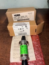 NOS YORK  025 29583 000  TRANSDUCER 0 - 200 PSI   B94 picture