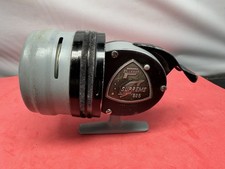 Vintage Pflueger Supreme 525 spin-cast reel  working made in USA picture