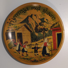 Norwegian Folk Art Wooden Decorative Round Collector Plate Fjerringer med staven picture