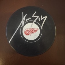 Pavel Datsyuk Autographed / Signed Detroit Red Wings NHL Puck picture