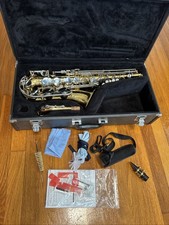 Yamaha YAS-26 Alto Saxophone Eb Lacquered Brass Gold Finish Original Case picture
