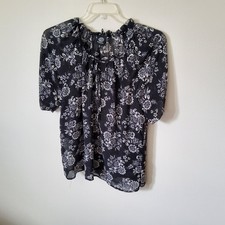 Boho Black and White Floral top Bobeau brand Size LP picture