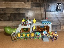 Vintage 1989 (TMNT) Teenage Mutant Ninja Turtles Sewer Liar Playset/ 13 Figures picture