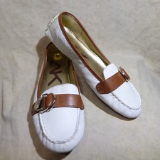 🥿 Anne Klein Sport Loafers 9 M (40) White Leather; Whiskey Brown Strap Details picture