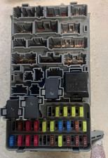 2002-2006 Honda CRV Engine Fuse Box Assembly OEM picture