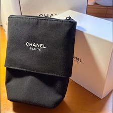 CHANEL Beauté Black Zip Cosmetic Pouch picture