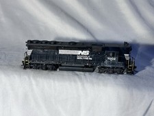 Beautiful Athearn RTR Norfolk Southern RR #7002 GP-40X High Hood HO DCC picture