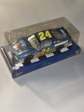 2002 Winners Circle #24 Jeff Gordon Bugs Bunny 1:24 Die Cast Car Looney Tunes picture
