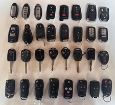 Lot of 32 Smart keys key fobs remotes transmitters keyless entry OEM picture