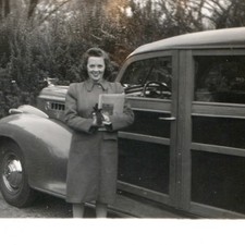 c1940s Woman Smiling Woodie Wagon Station Car Snapshot Photo Automobile Fashion picture