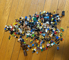 LEGO Minifigure Mixed Lot Assorted Minifigures & Parts picture