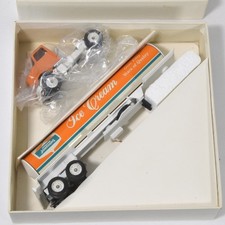Vintage Winross Howard Johnsons Ice Cream 1:64 Diecast Semi Truck and Trailer picture