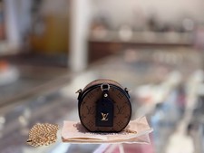 Louis Vuitton Pre-Owned Authentic Boite Chapeau Chain Bag Monogram M68276 picture
