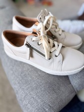 Born Women's Leather Upper Casual Sneakers Size 8.5M picture