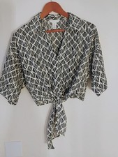 H&M  Boho  Crinkle Tie Front Blouse White Black Short Sleeve Women’s Size S picture