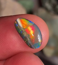 RARE Honduras seam opal with amazing patterns and colors. 2.22ct. 100% natural picture