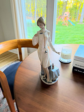 Lladro Nurse no 4603 - NEW WITHOUT BOX - Retired edition (1971-2003) picture