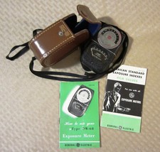 Vintage General Electric Exposure/Light Meter DW-68 With Case & Instructions picture