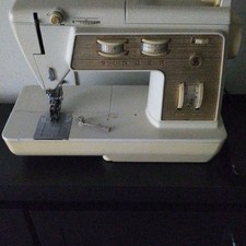 SINGER Touch and Sew II GOLDEN DELUXE 770 Sewing Machine w/ Foot Pedal | Vintage picture