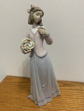LLADRO 07644 Innocence in Bloom Figurine  Aroma Primaveral in Original Box/Paper picture