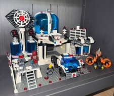 LEGO Space: Space Police Central (5985) 99% COMPLETE With Manuals picture