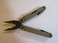 (LEATHERMAN) 