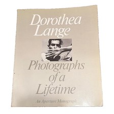 Dorothea Lange : Photographs of a Lifetime - An Aperture Monograph 1982 VG 2nd  picture