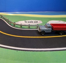 HO Scale Road Guardrail Set of 5 5.5 inches | Whistle Stop Models | 1/87 picture