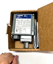 NEW Schneider Telemecanique 9012 GAW-25 Pressure Switch 75 PSIG picture