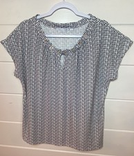 Notations Size L Black White Geo Keyhole Top picture
